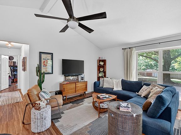 2nd image of 224 Hudson Ave