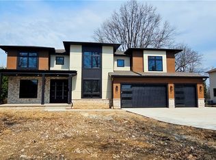 24715 Greenwich Ln, Beachwood, OH
