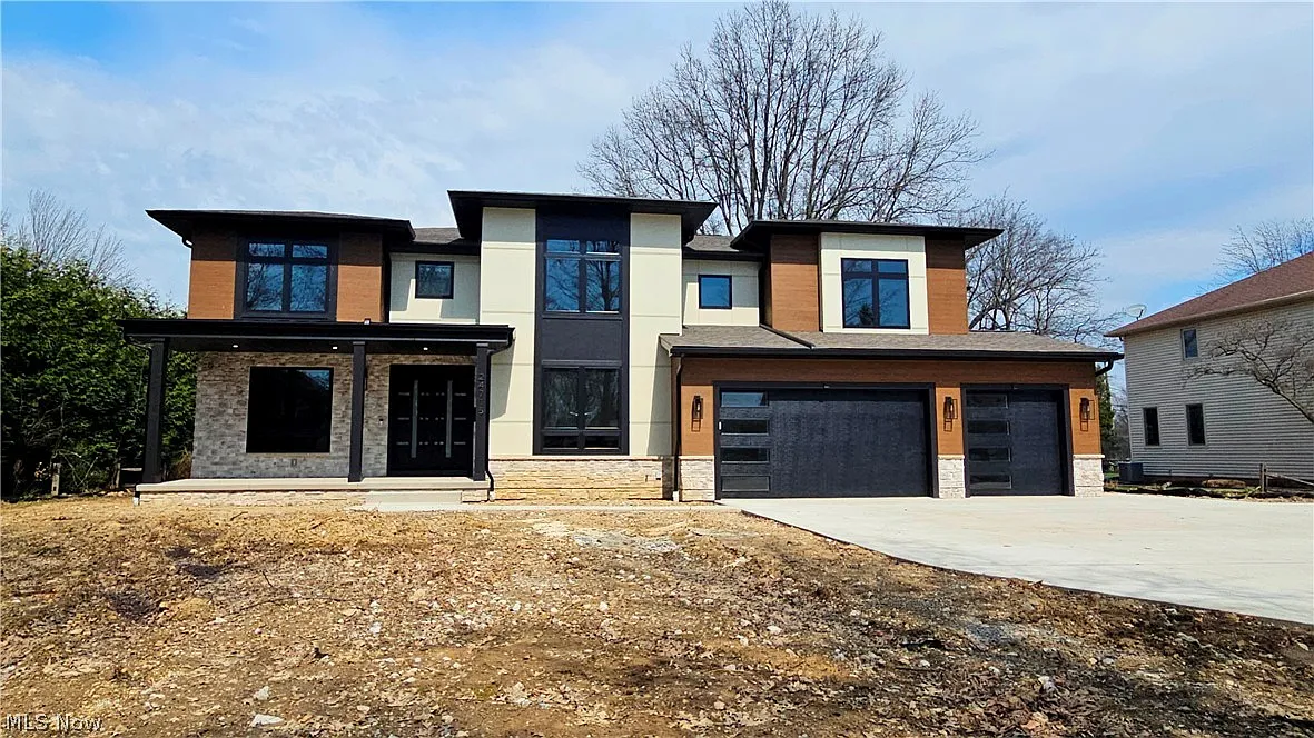 24715 Greenwich Ln photo 1
