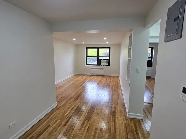 7351 Bell Blvd APT 4A, Oakland Gardens, NY 11364
