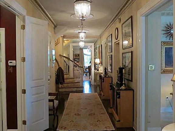 2nd image of 2721 Saint Charles Ave APT 3A