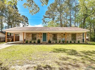 306 River Oaks Dr, Jefferson, TX 75657