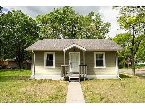 3555 Queen Ave N Photo 1