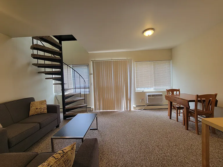 1127 Church St #6 — Photo 4