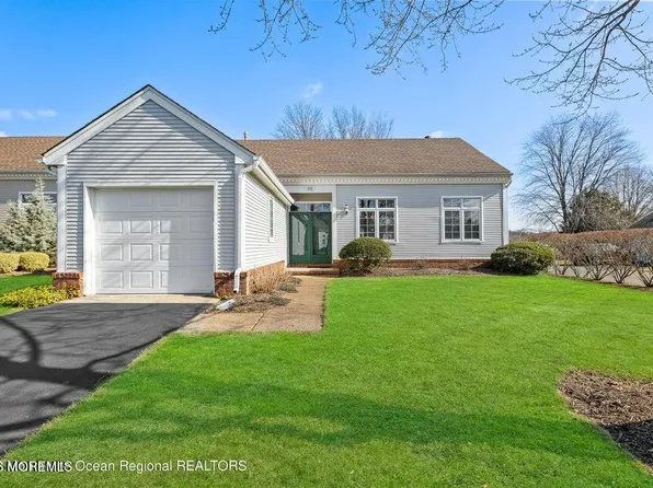 48 Rutland Ln, Monroe Township, NJ 08831