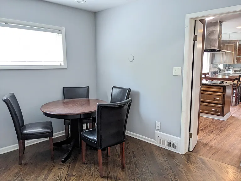 1314 Briardale Ln — Photo 6