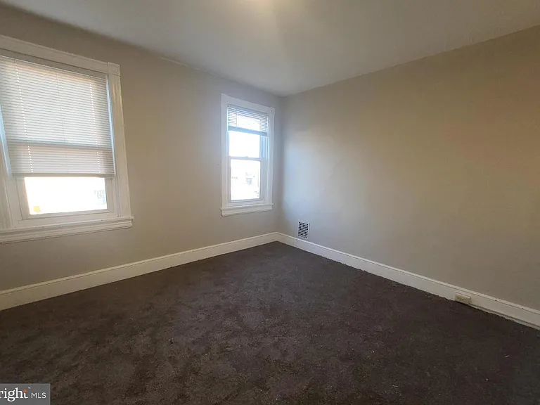 230 Broadway #C — Photo 4