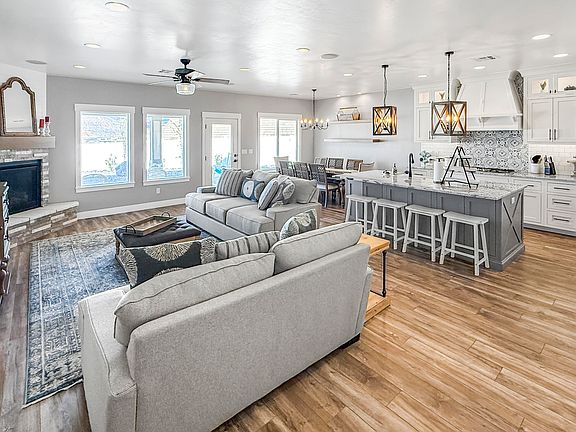 5th image of 862 W Crystal Cir