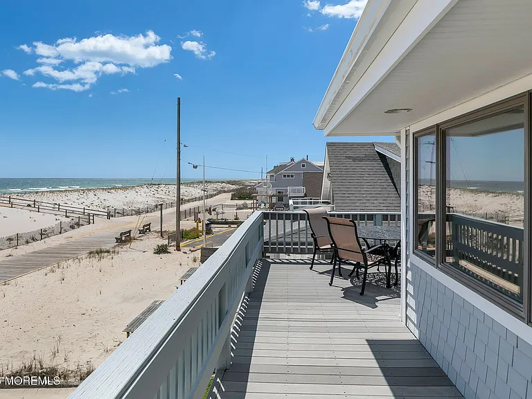 304 Oceanfront — Photo 43