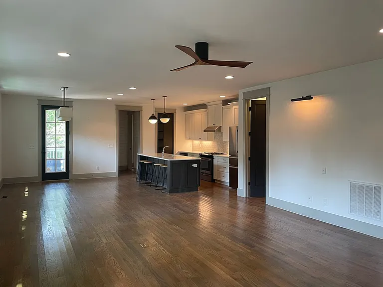 1206 Chapel Ave — Photo 4