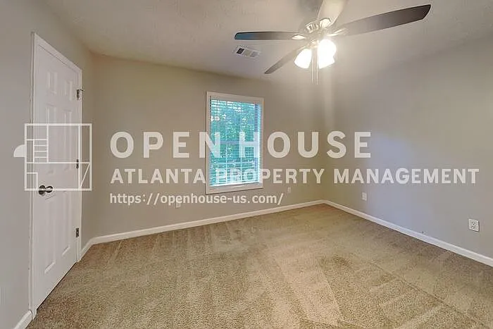 1395 Chalet Cir — Photo 13