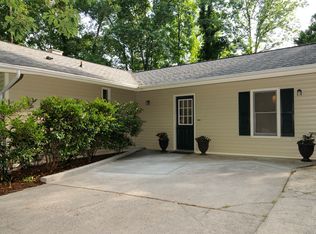 328 Umstead Dr, Chapel Hill, NC 27516