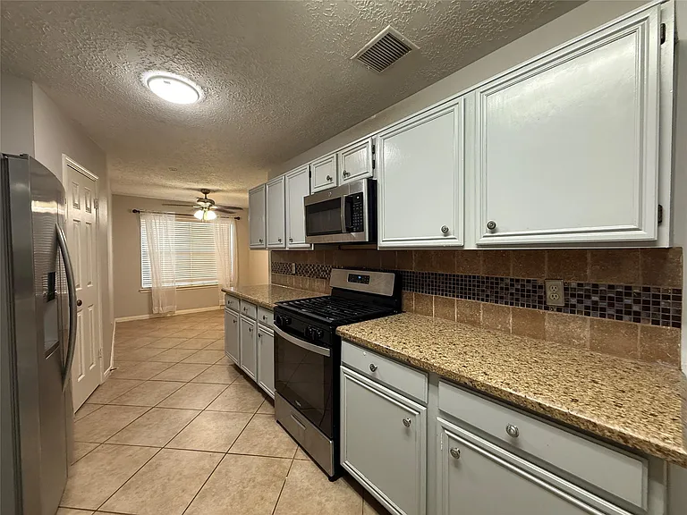 9019 Autumnsong Dr — Photo 4