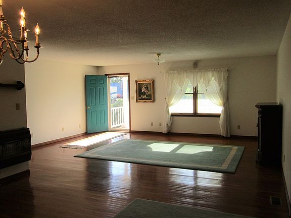 5th image of 903 Jackson Ave W
