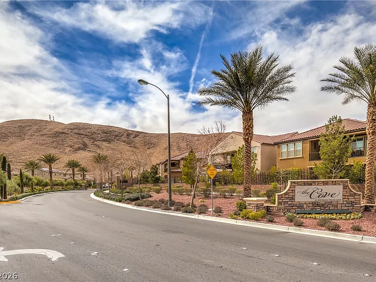 3213 Molinos Dr — Photo 47