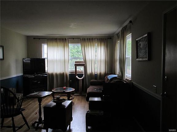 3rd image of 1695 Fairmount Dr
