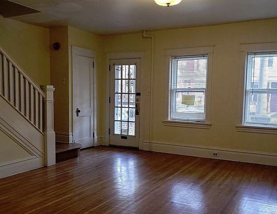 2nd image of 526 S 15th St