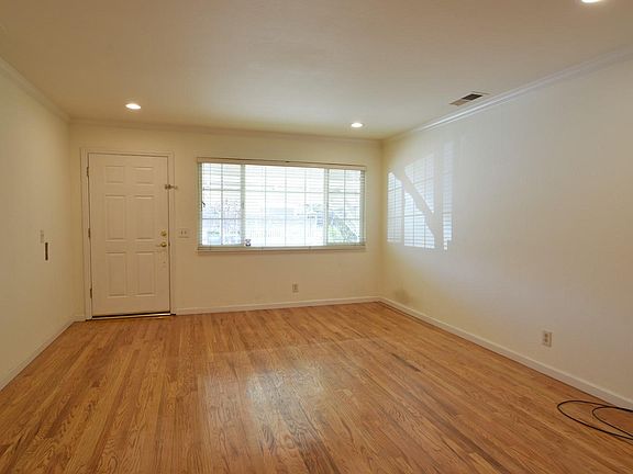 4th image of 4453 McKinnon Dr