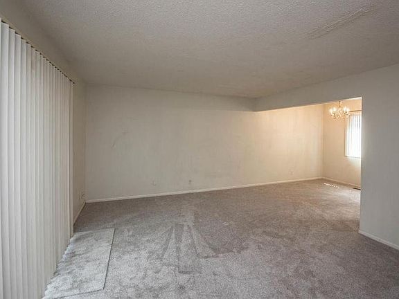 5th image of 2726 Upland Ct N