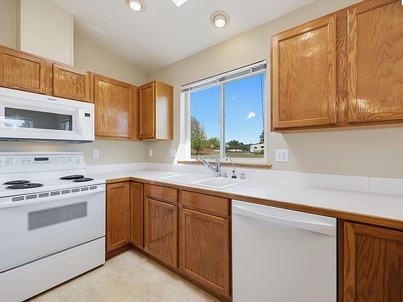 5th image of 2604 Crane Dr