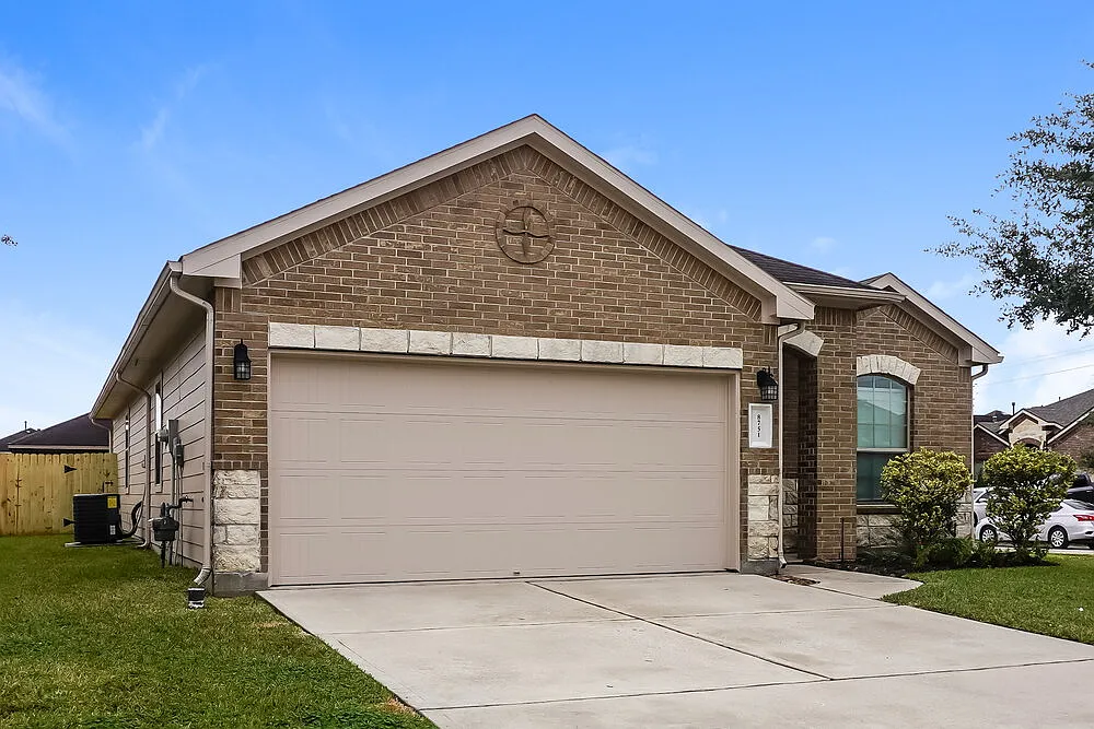 3 bed, 2.0 bath, 1703 sqft, $1,880 — Photo 1