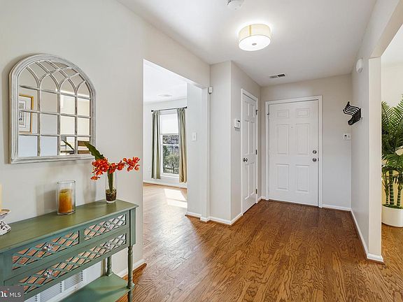 4th image of 6711 Poplar Ave