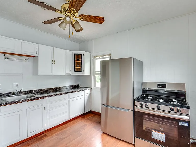 2118 Denison Ave — Photo 13
