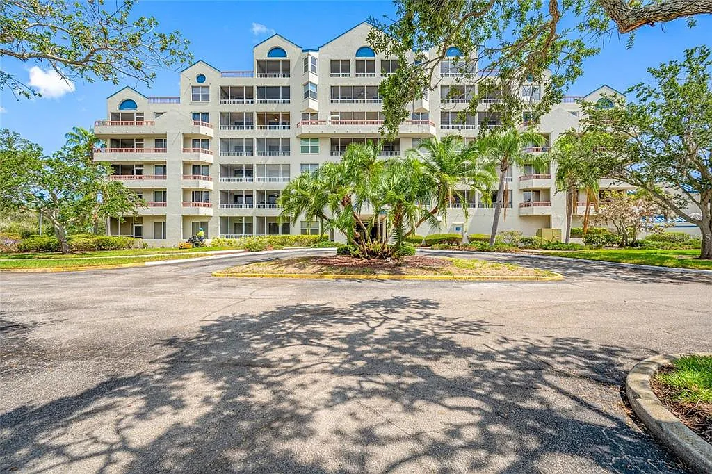 2 bed, 2.0 bath, 1075 sqft, $1,700 — Photo 1