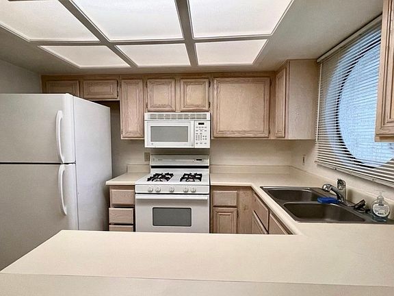 2nd image of 850 N Sloan Ln APT 202