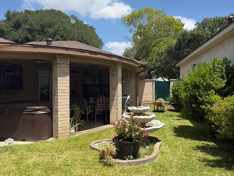 1504 Circle Oak Dr — Photo 4