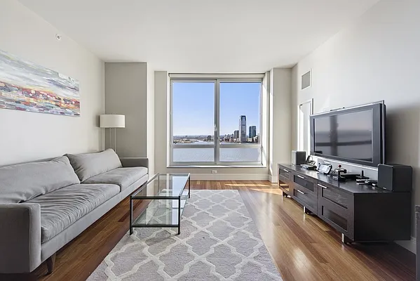 Sold by Nest Seekers International | media 3
