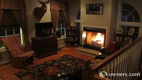 sitting room with fireplace