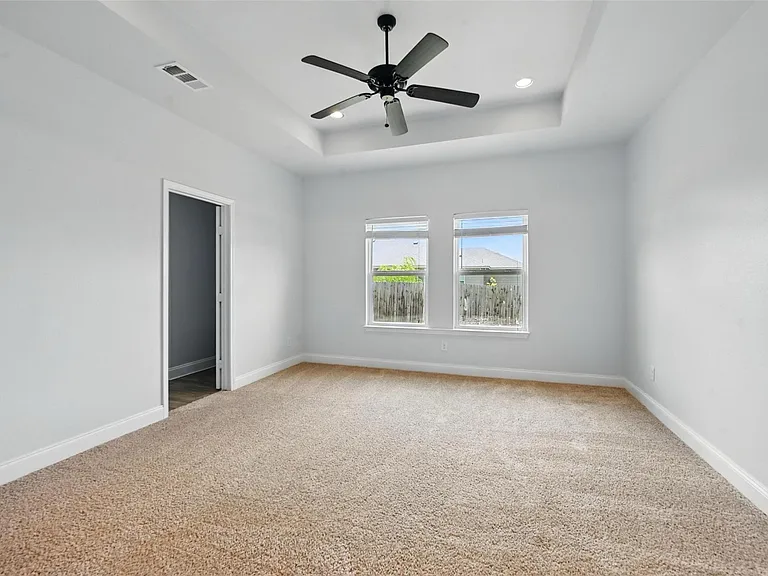 4909 Jefferson St — Photo 10