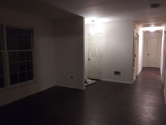 2nd image of 910 Beechgrove Ct