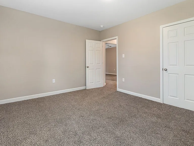 2104 S Valentine St — Photo 4