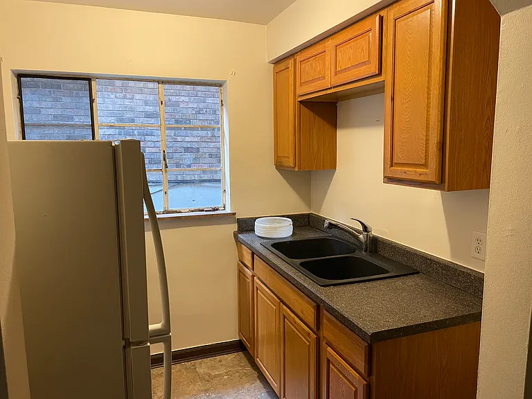227 Linden Ave #4 — Photo 4