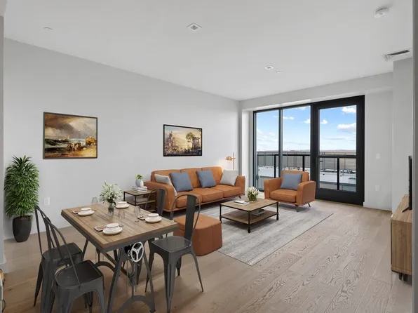 375 Canal St Unit 812, Somerville, MA 02145