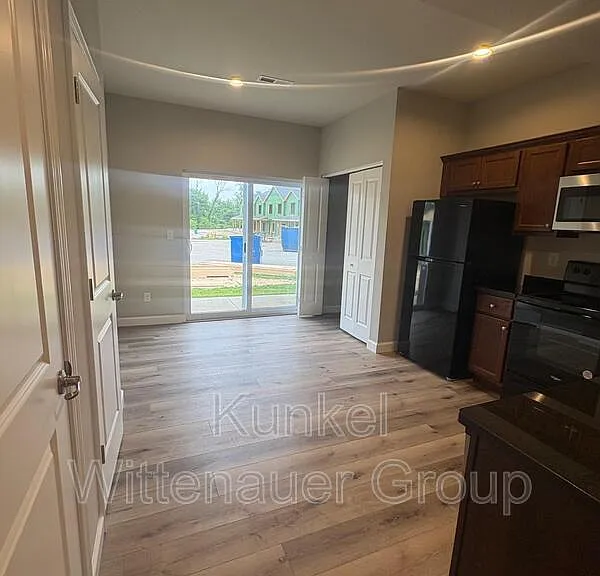 217 E Coral Sea Way — Photo 2