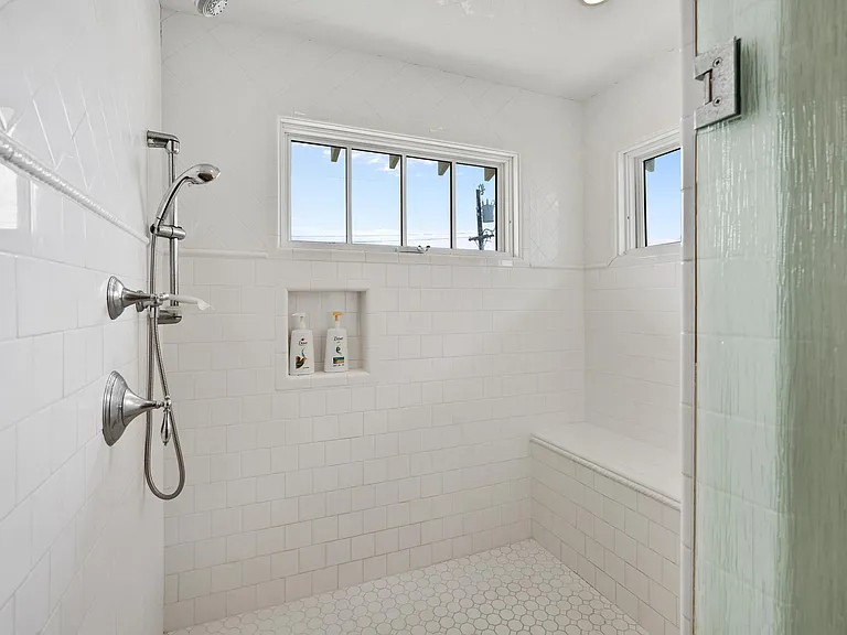 204 Paiko Dr — Photo 19