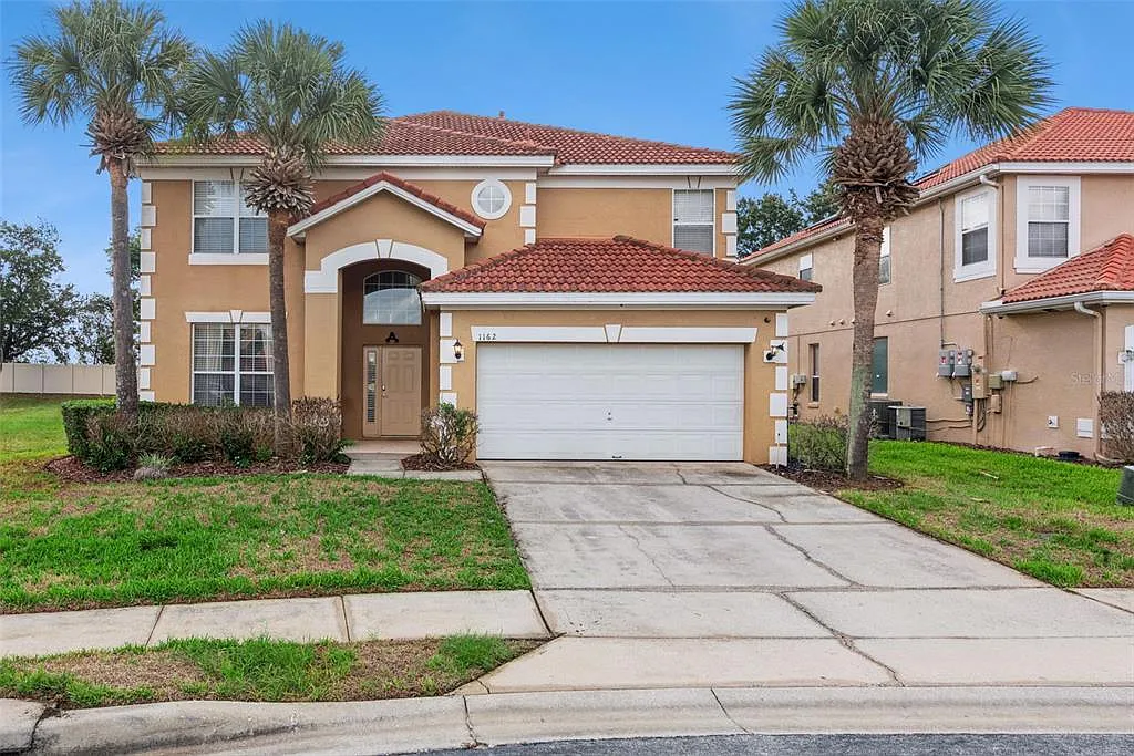 6 bed, 5.5 bath, 2771 sqft, $4,100 — Photo 1