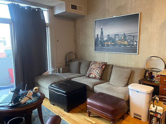 5th image of 630 N Franklin St #915