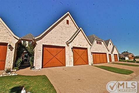 3rd image of 2408 Vineyard Dr