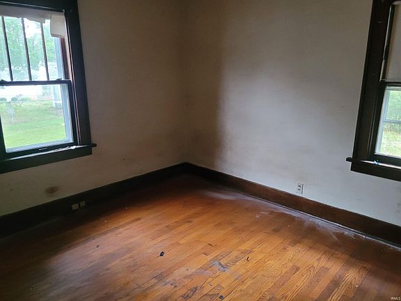 5th image of 131 E Irvington Ave