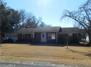 167 Edgewood Ln, Lexington, NC 27295