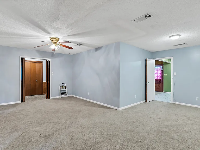 334 Fendler Pkwy — Photo 17