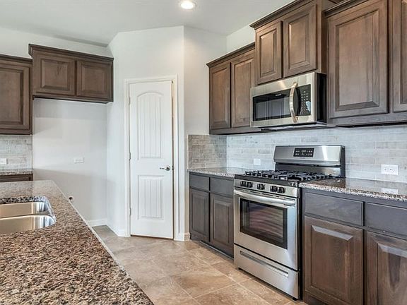 Home images & Floor Plans are for illustration purposes only & may vary from actual home