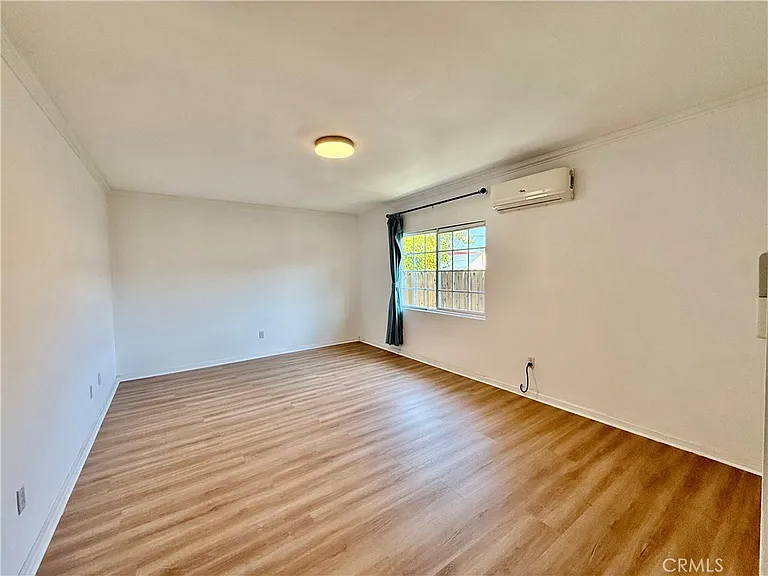 1712 Walnut St — Photo 8