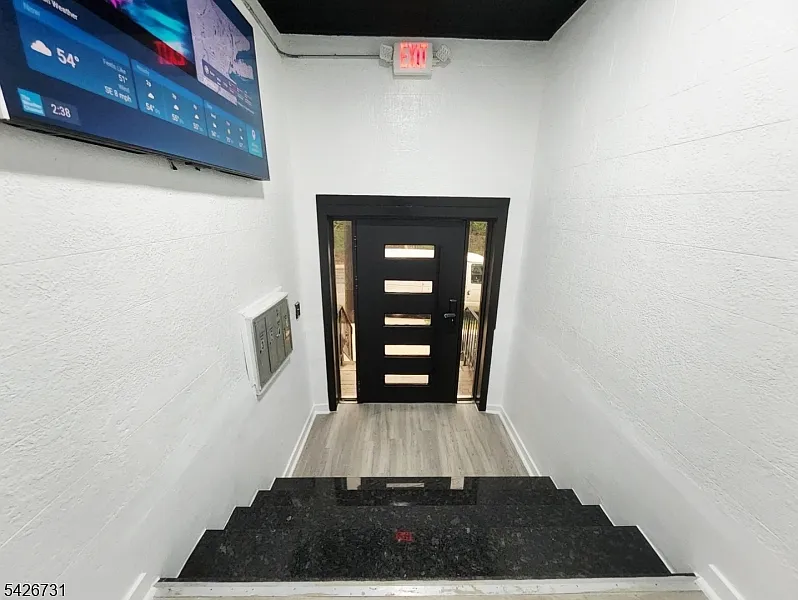 3 bed, 1.0 bath, $2,899 — Photo 3