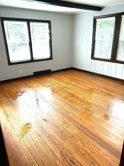 909 Lancaster St — Photo 8