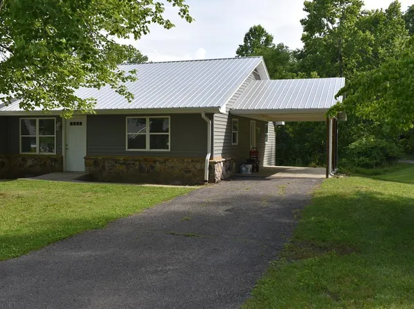 16 Wood Ln, Pleasant Hill, TN 38583